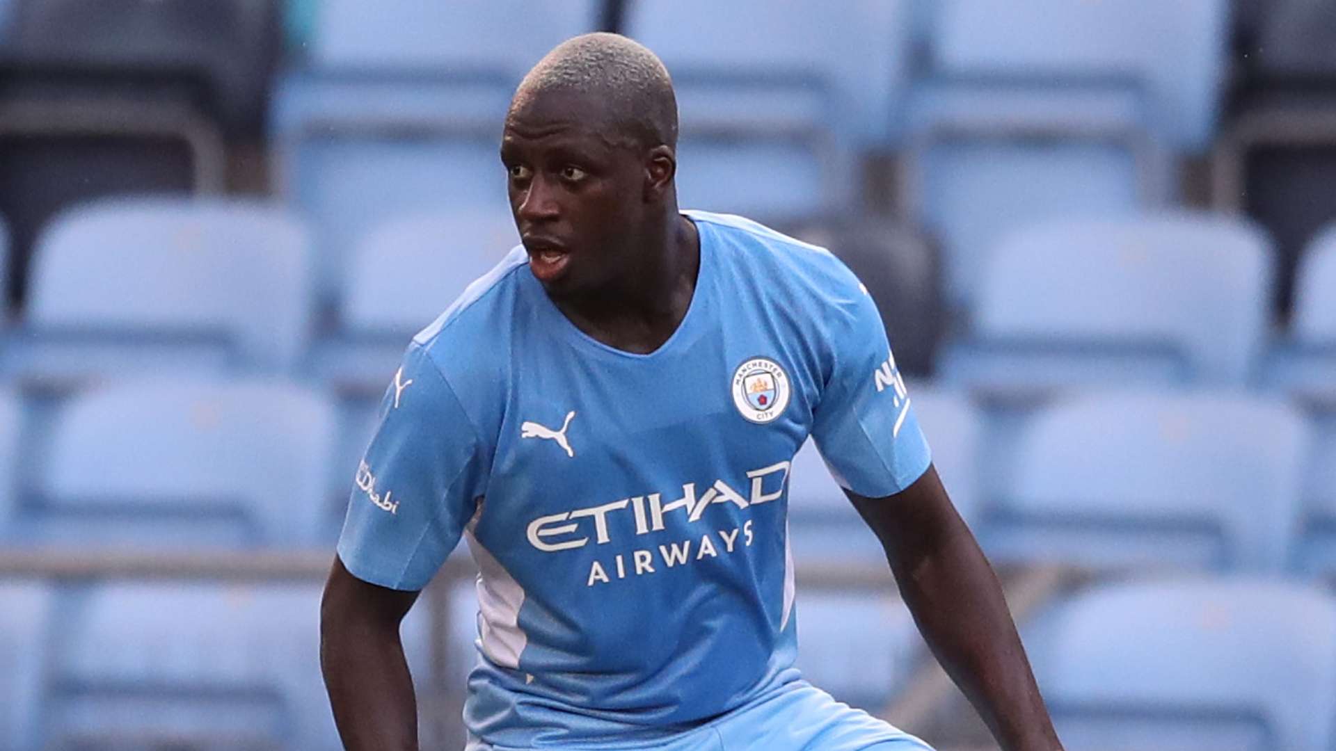 青年队通过 青年队通过